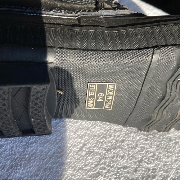 Women’s size 6 winter boots - Picture 4 of 7